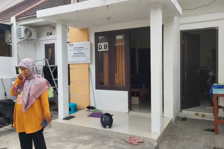 Rumah kontrakan milik Bupati nonaktif Probolinggo yang disita Komisi Pemberantasan Korupsi (KPK). 