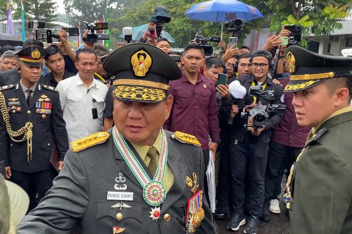 Menhan Prabowo Subianto usai terima pangkat Jenderal Kehormatan di acara Rapim TNI-POLRI 2024 di Mabes TNI Cilangkap, Jakarta Timur pada Rabu (28/2/2024).