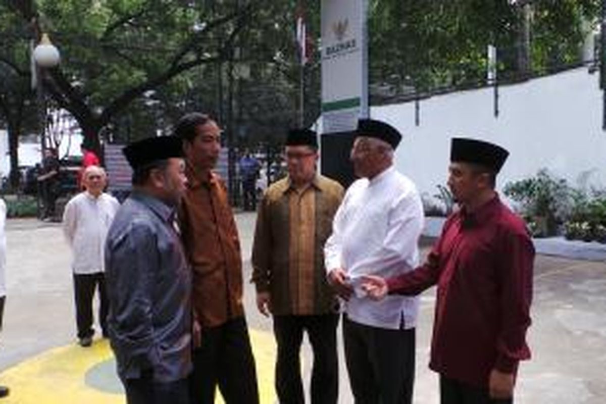 Ustadz Yusuf Mansur bersama Gubernur DKI Jakarta Joko Widodo dan Kepala Baznas Didin Hafidhuddin, di Kantor Baznas, Jakarta, Senin (5/8/2013).