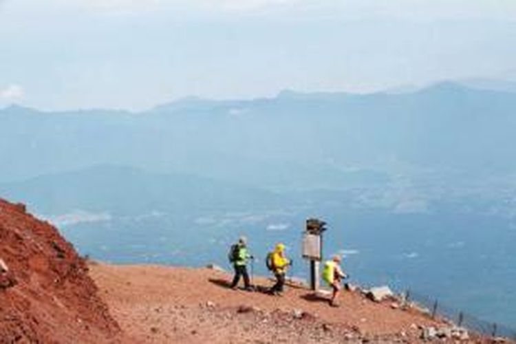 Mendaki Gunung Fuji.