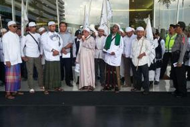 FPI Surabaya gelar aksi damai di sejumlah mall