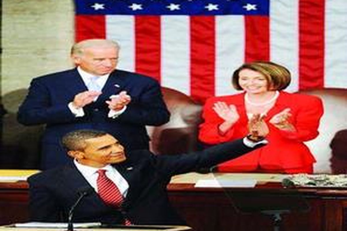 Presiden AS Barack Obama berpidato di depan rapat gabungan Kongres AS, menyangkut rencana reformasi jaminan kesehatan, di Gedung Capitol, Washington DC, Rabu (9/9). Setelah popularitasnya sempat merosot sebelum pidato, dukungan terhadap Obama kini naik lagi setelah ia menyampaikan pidatonya.