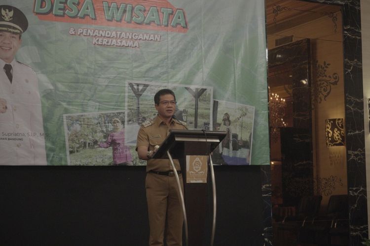 Pemerintah Daerah (Pemda) Kabupaten Bandung targetkan membangun 100 Desa Wisata di beberapa titik. Bupati Bandung meminta proses tersebut tidak hanya dikelola oleh Disparbud saja, namun juga ada campur tangan Dinas terkait.