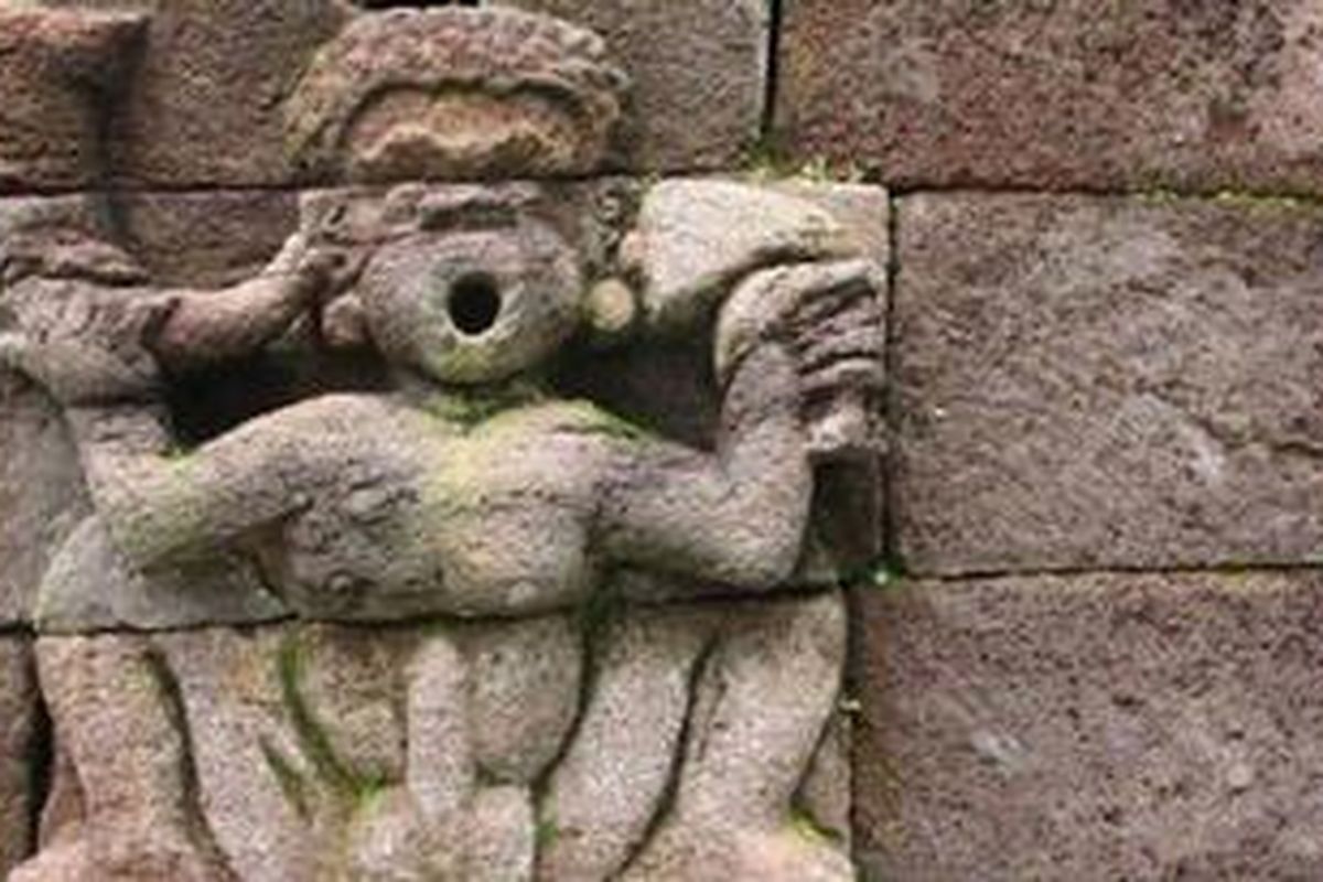 Voyaga etgan ayol rus pornosida yigitni yoldan ozdiradi