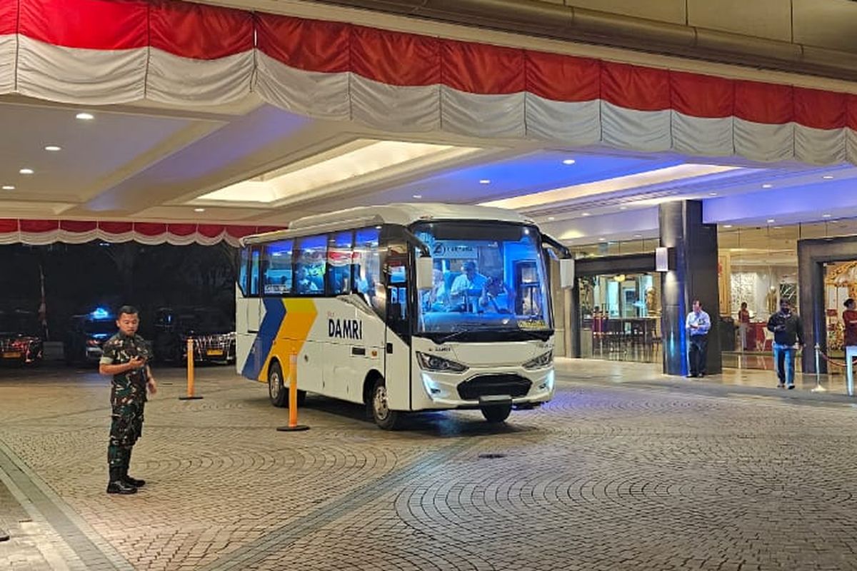 Bus DAMRI yang melayani saat KTT ASEAN ke-43