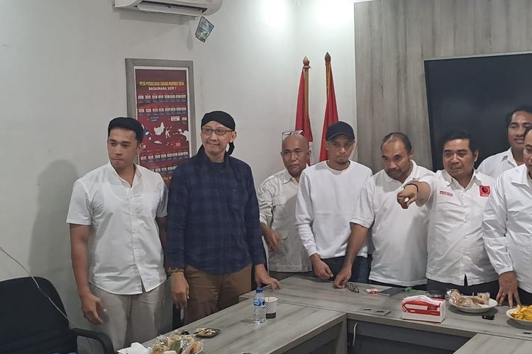 Rumah Besar Relawan Prabowo 08 bertemu dengan DPP Pro Jokowi (Projo) di markas Projo, Jakarta Selatan, Kamis (6/7/2023). Abu Janda turut hadir dalam pertemuan tersebut. 
