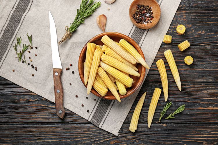 Ilustrasi jagung muda atau baby corn, jagung putren.