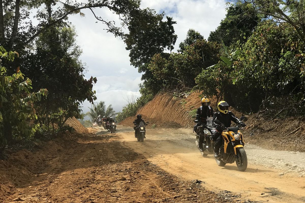 Penjelajahan moge Honda di Pulau Sulawesi.