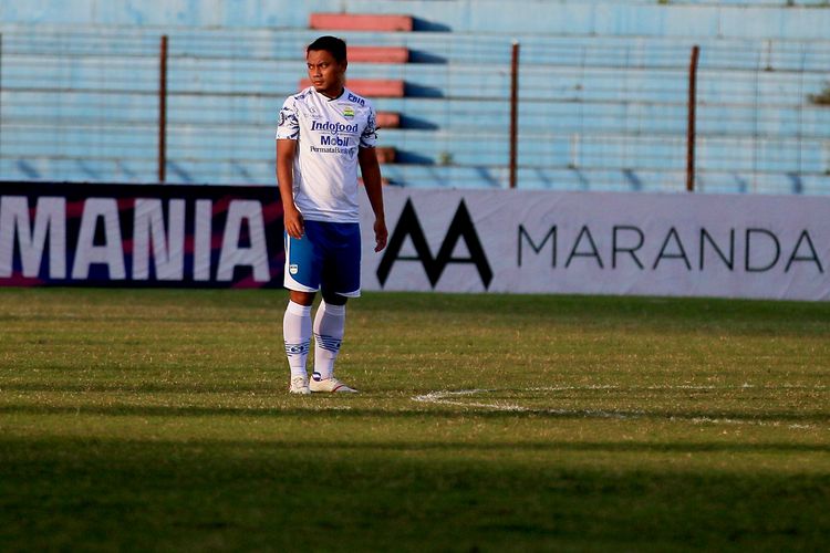 Pemain Persib Bandung Dedi Kusnandar jelang pertandingan pekan 17 Liga 1 2021-2022 melawan Persik Kediri yang berakhir dengan skor 0-1 di Stadion Sultan Agung Bantul, Minggu (12/12/2021) sore.