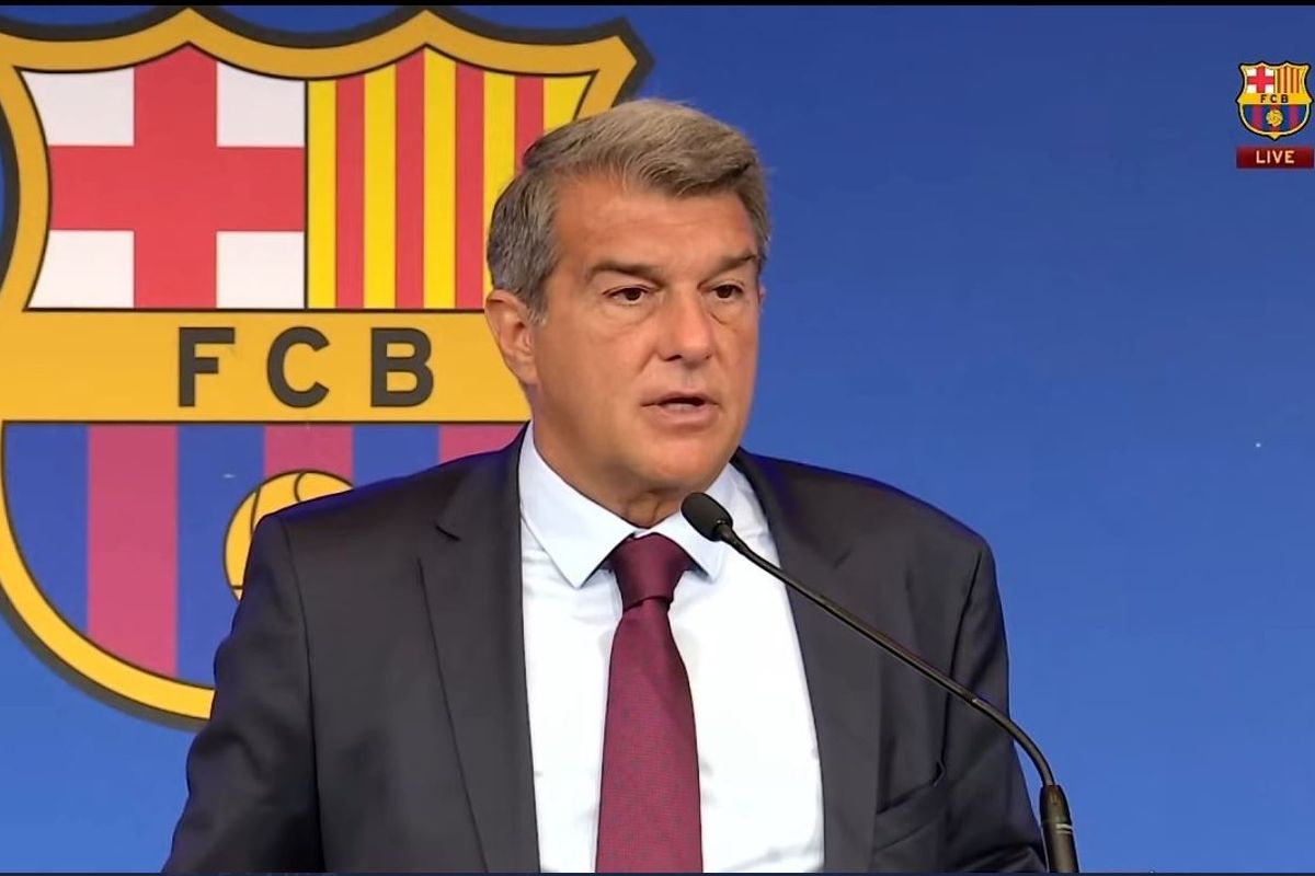 Presiden Barcelona Joan Laporta memberikan penjelasan kepada media perihal kegagalan Blaugrana memperpanjang kontrak Lionel Messi pada Jumat (6/8/2021).