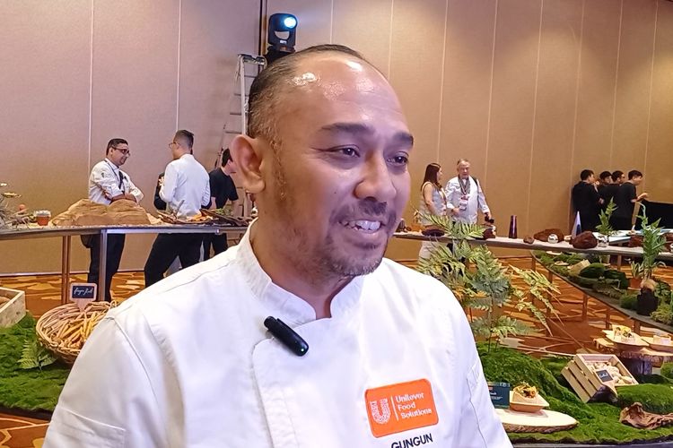 Unilever Food Solutions Indonesia Executive Chef, Chef Gun Gun Handayana, said that authentic Indonesian culinary could be a means of communication or diplomacy between Indonesia and countries in the world. Gun conveyed this when met at the Worldchefs Congress and Expo 2024 in Singapore, Monday (21/10/2024).