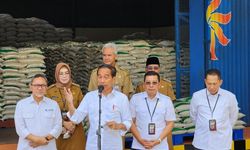 Jokowi Bagi-bagi Bansos Beras 30 Kg Jelang 2024, Sasar 21,3 Juta Penerima 