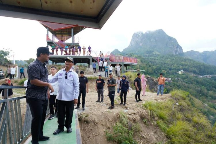 Gubernur Sulsel Andi Sudirman Sulaiman saat meninjau Kawasan Emas Andalan 360° di Kabupaten Enrekang. 