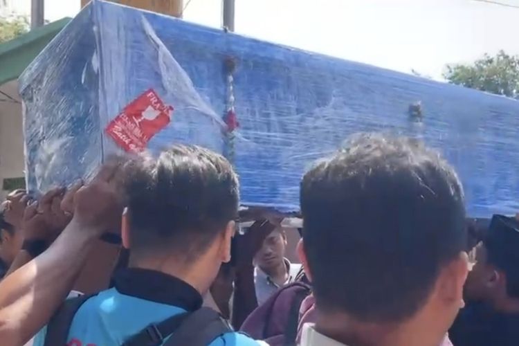 Kakak Hilang Saat KMP Virgo 8 Tenggelam, Adik Bertahan 10 Jam Berpegangan Lemari