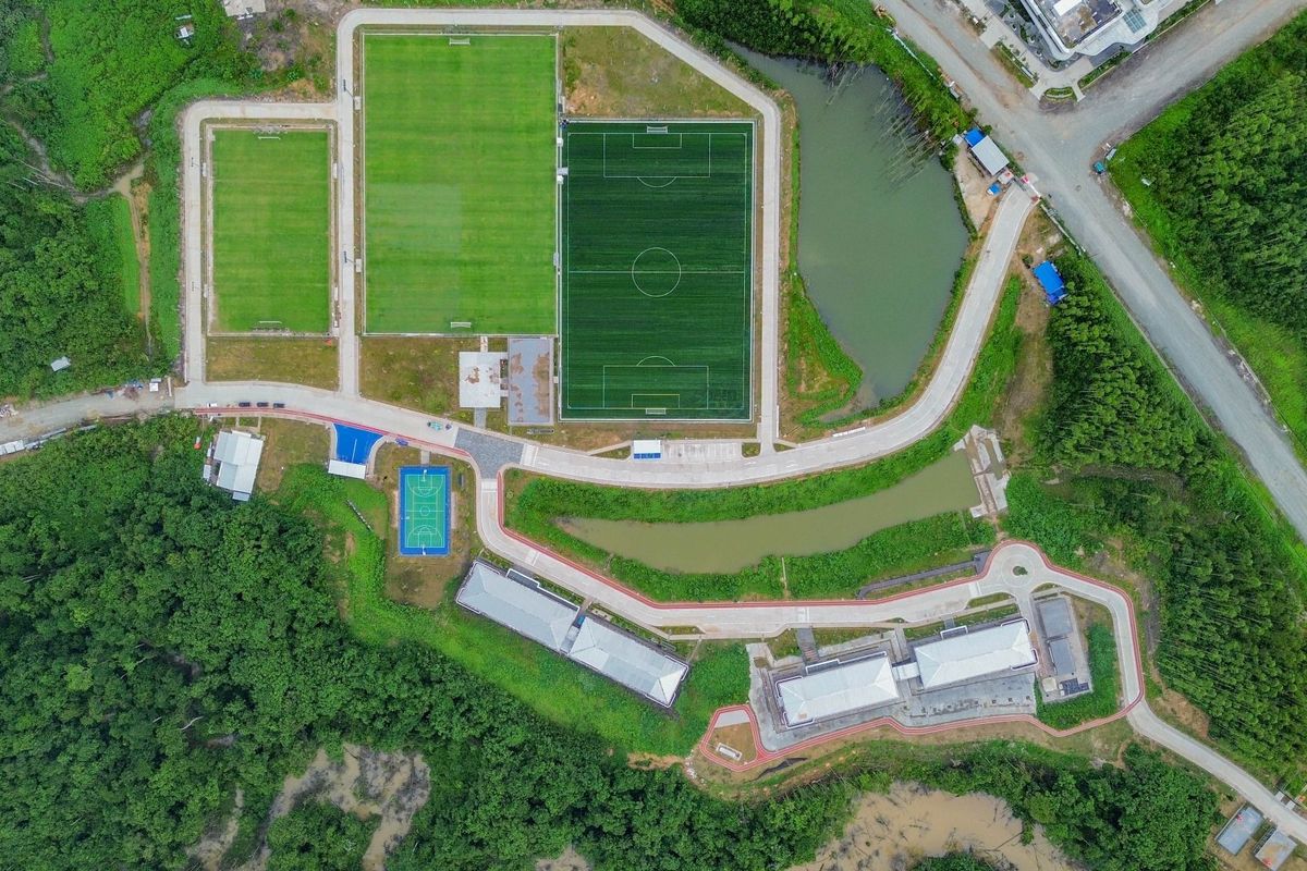 Persatuan Sepak Bola Seluruh Indonesia (PSSI) berencana untuk membangun stadion mini dengan kapasitas 5.000 penonton di National Training Center PSSI di Ibu Kota Nusantara (IKN), yang terletak di Kalimantan Timur.
