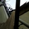 Tower BTS Milik Telkomsel Ambruk, Timpa Dua Rumah Kontrakan di Depok