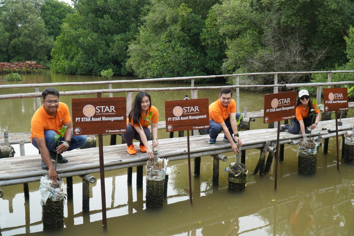 Memperingati Hari Menanam Pohon Indonesia, STAR Asset Management (STAR AM) mengadakan kegiatan pelestarian hutan bakau melalui program lingkungan Menanam Pohon untuk Masa Depan Hijau (11/12/2024).

