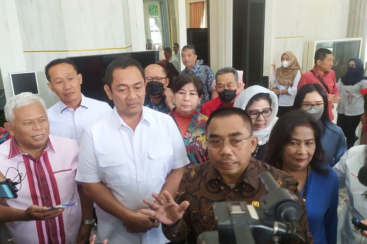 Ketua Fraksi PDI-P Gembong Warsono saat kunjungan di Kota Semarang. Rabu (21/9/2022)