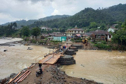 Kesal dengan Janji Pemerintah, Warga 14 Desa di Lebak Banten Patungan Bangun Jembatan