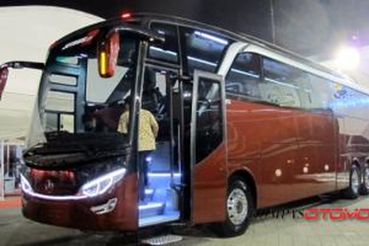 Inilah sasis bus Mercedes-Benz OC 500 RF 2542, terpanjang dan paling bertenaga.