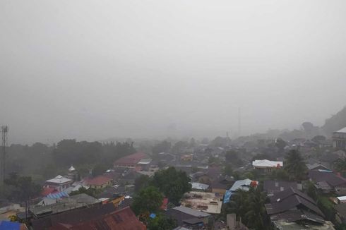 Banjir di Depan Mal di Ambon, Motor Terseret Arus