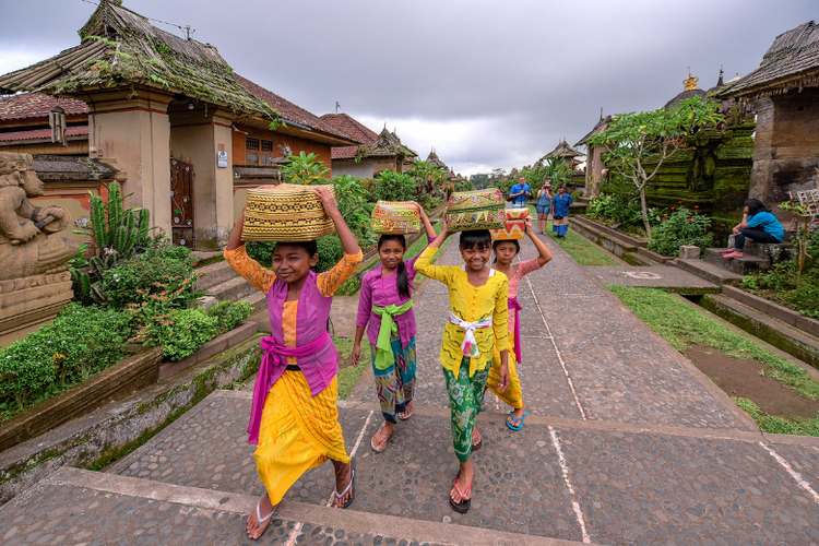 Anak-anak di Desa Penglipuran, Bali.