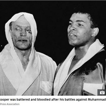 Muhammad Ali (kanan) dan Henry Cooper.