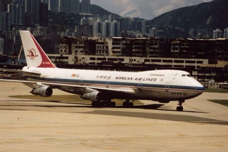 Pesawat Boeing 747 Korean Air Lines ditembak jatuh di dekat Sakhalin, Rusia, menewaskan 269 orang pada 1 September 1983.