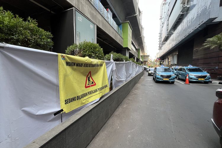 Pagar Gedung Blok M Plaza Jaksel Diperbaiki, Termasuk Area Lobi