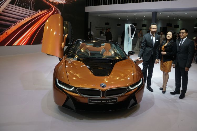 BMW Indonesia menghadirkan i8 Roadster di GIIAS 2018