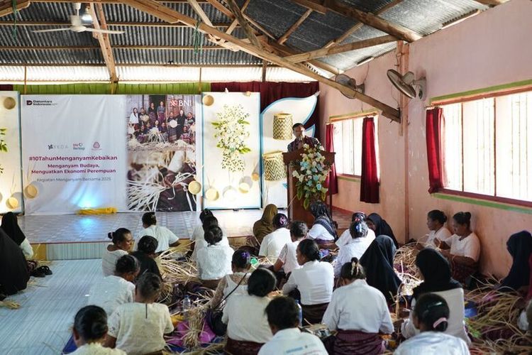 Perkuat Ekonomi Daerah, BNI Berdayakan 430 Perempuan NTT lewat Program Anyaman Lontar