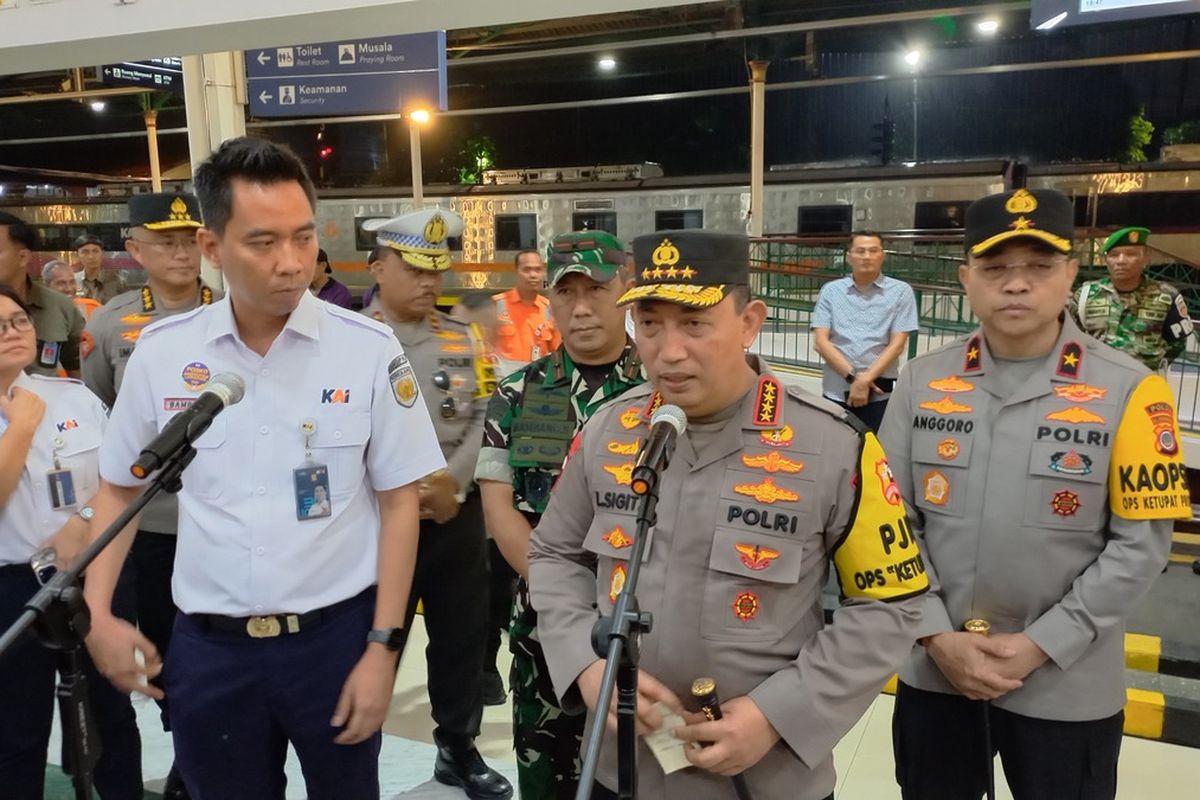 Kapolri Jenderal Listyo Sigit setelah melakukan pantauan di Stasiun Tugu Yogyakarta, Jumat (28/3/2025) malam.
