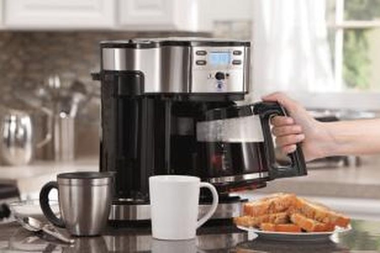 Bekas air yang mengering dan residu dapat merusak mesin pembuat kopi jika Anda tidak mencucinya sebulan sekali atau lebih.