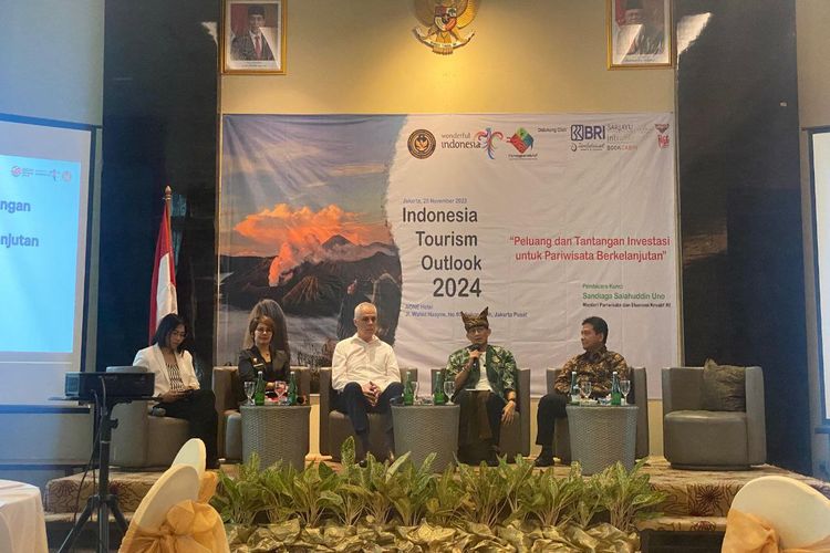 Sesi I Indonesia Tourism Outlook (ITO) 2024 Kementerian Pariwisata dan Ekonomi Kreatif di Jakarta, Selasa (28/11/2023).