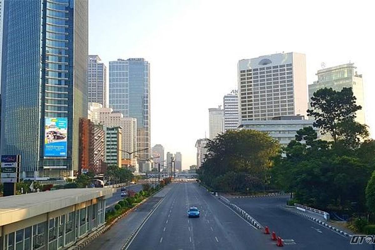 Kosongnya Jalan Jendral Sudirman di Lebaran pertama