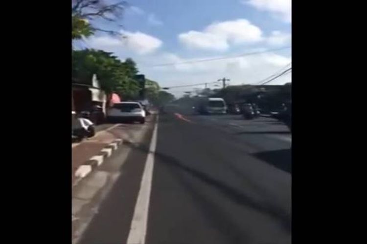 Video aksi penangkapan bandar narkoba oleh polisi di depan Banjar Monang Maning di Jalan Imam Bonjol, Denpasar, Kamis (28/9/2017), viral di media sosial. 