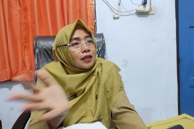 Plt Kepala Bidang Perikanan dan Budidaya, Dinas Kelautan dan Perikanan Demak, Siti Sunarti. (KOMPAS.COM/NUR ZAIDI)