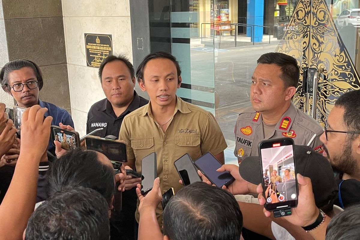 Polisi menyampaikan perkembangan penyelidikan terkait kasus kecelakaan tunggal truk tangki pengangkut BBM di Jalur Lintas Selatan Kabupaten Tulungagung Jawa Timur, Rabu (3/12/202).