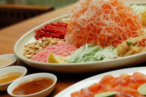 Cara Filet Ikan Salmon untuk Yu Sheng agar Makin Menarik