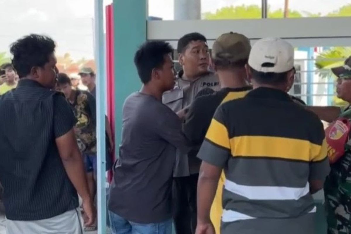 Foto: Seorang santri sempat tertangkap karena mencuri susu di toko ritel Kecamatan Panji, Kabupaten Situbondo, Provinsi Jawa Timur pada Senin (1/7/2024).