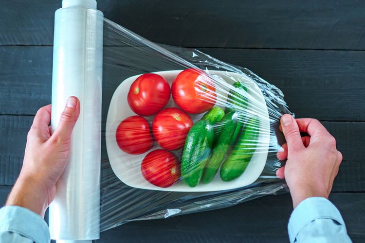 Studi menemukan bahwa masih banyak masyarakat di negara berkembang yang membakar plastik untuk memasak. Apa dampaknya?