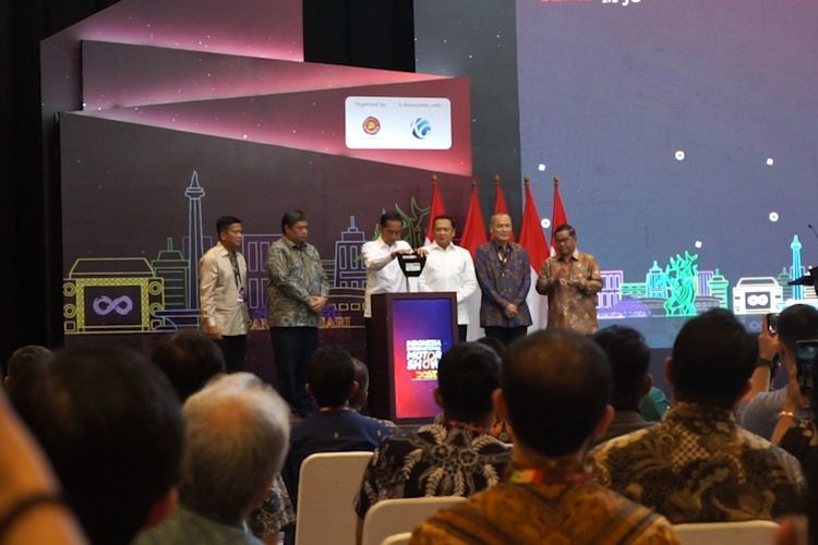 Peresmian IIMS 2023 oleh Presiden RI Joko Widodo dan CEO Kompas Gramedia Lilik Oetama di JIExpo Kemayoran, Jakarta, Kamis (16/2/2023)