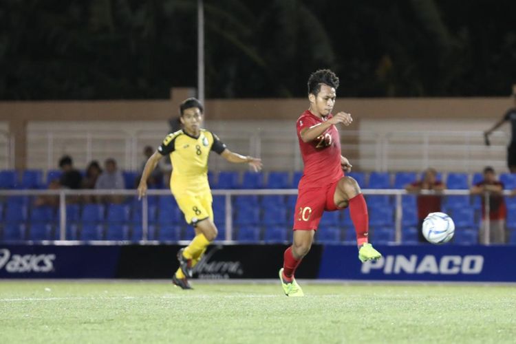 Aksi Osvaldo Haay pada laga keempat Grup B SEA Games 2019 antara timnas U-23 Indonesia vs Brunei Darussalam di Stadion Sepak Bola Binan, Selasa (3/12/2019).