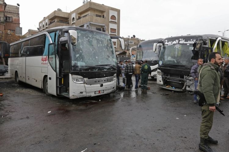 Aparat keamanan Suriah mengamankan lokasi bom bunuh diri yang menewaskan sekitar 40 orang peziarah Syiah di dekat Damaskus.