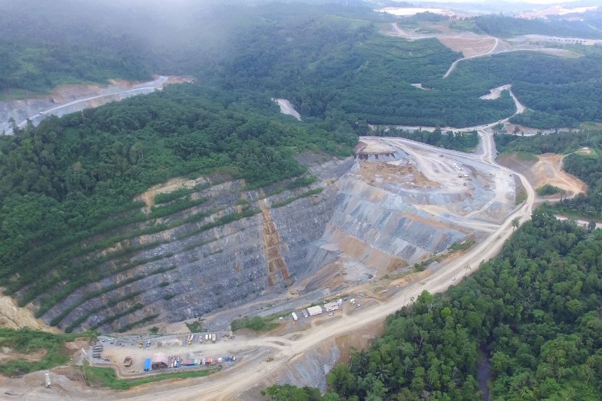 Lahan tambang emas milik PT Archi Indonesia Tbk yang berlokasi di Toka Tidung, Sulawesi Utara, Senin (2/8/2021).