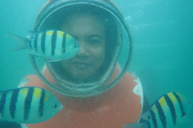 Wahana sea walking di Tanjung Benoa, Bali