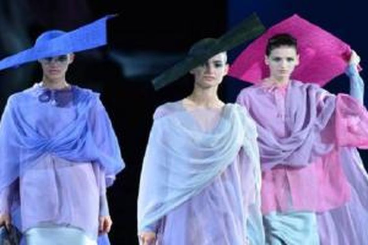 Koleksi Giorgio Armani di Milan Fashion Week