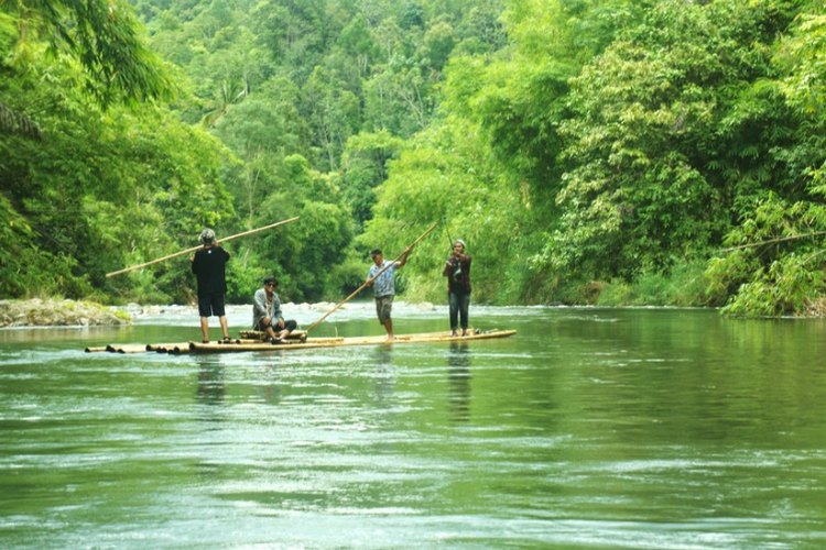 Bamboo Rafting di Sungai Amandit, Laksado
