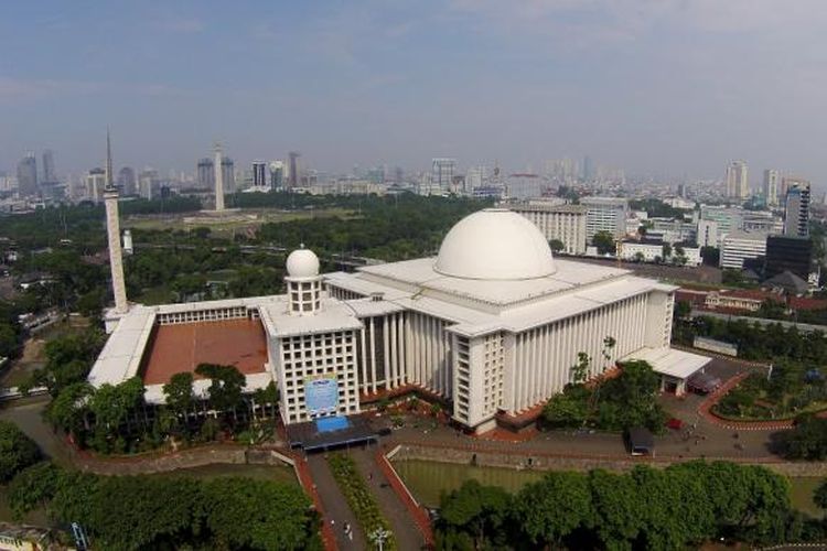 Pemandangan Masjid Istiqlal, Jakarta Pusat, Senin (28/7/2014). Masjid terbesar di Asia Tenggara ini didesain oleh arsitek Frederich Silaban. 