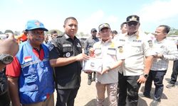Dorong Pemenuhan Kebutuhan Warga, Mendagri Salurkan Bantuan untuk Korban Gempa di Pulau Palue
